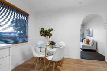2/110 Barbour Street, Waltham