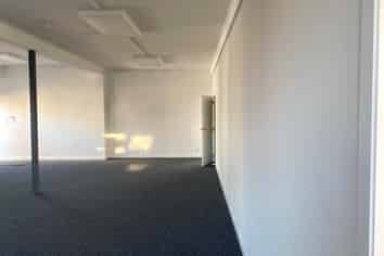 215M² REFURBISHED SHOWROOM/RETAIL
