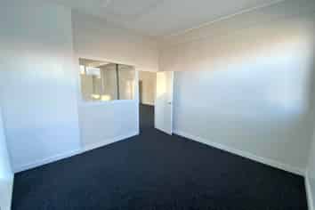 215M² REFURBISHED SHOWROOM/RETAIL

