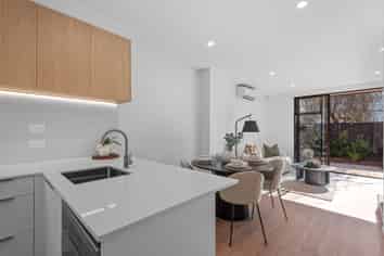 4/13 Donald Place, Merivale