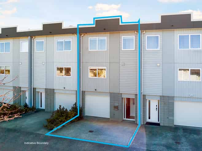 81 Bordeaux Parade, Te Atatu South