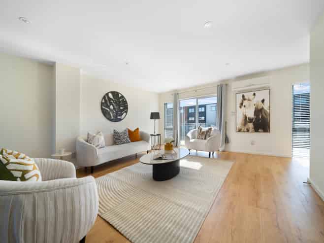 81 Bordeaux Parade, Te Atatu South