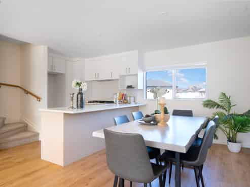 81 Bordeaux Parade, Te Atatu South