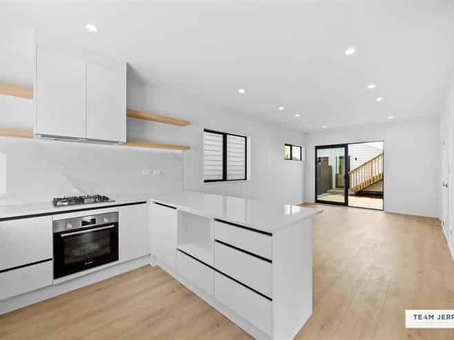 30 Whare Kauri Road, Papakura
