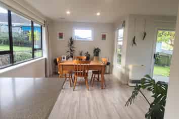 64 St Johns Terrace, Tawa