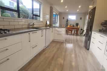 64 St Johns Terrace, Tawa