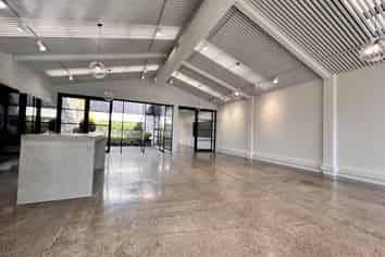 PREMIUM STANDALONE SHOWROOM / OFFICE
