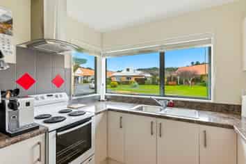 5/17 Redwood Close, Paraparaumu