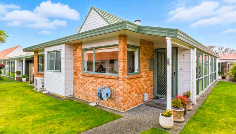 5/17 Redwood Close, Paraparaumu