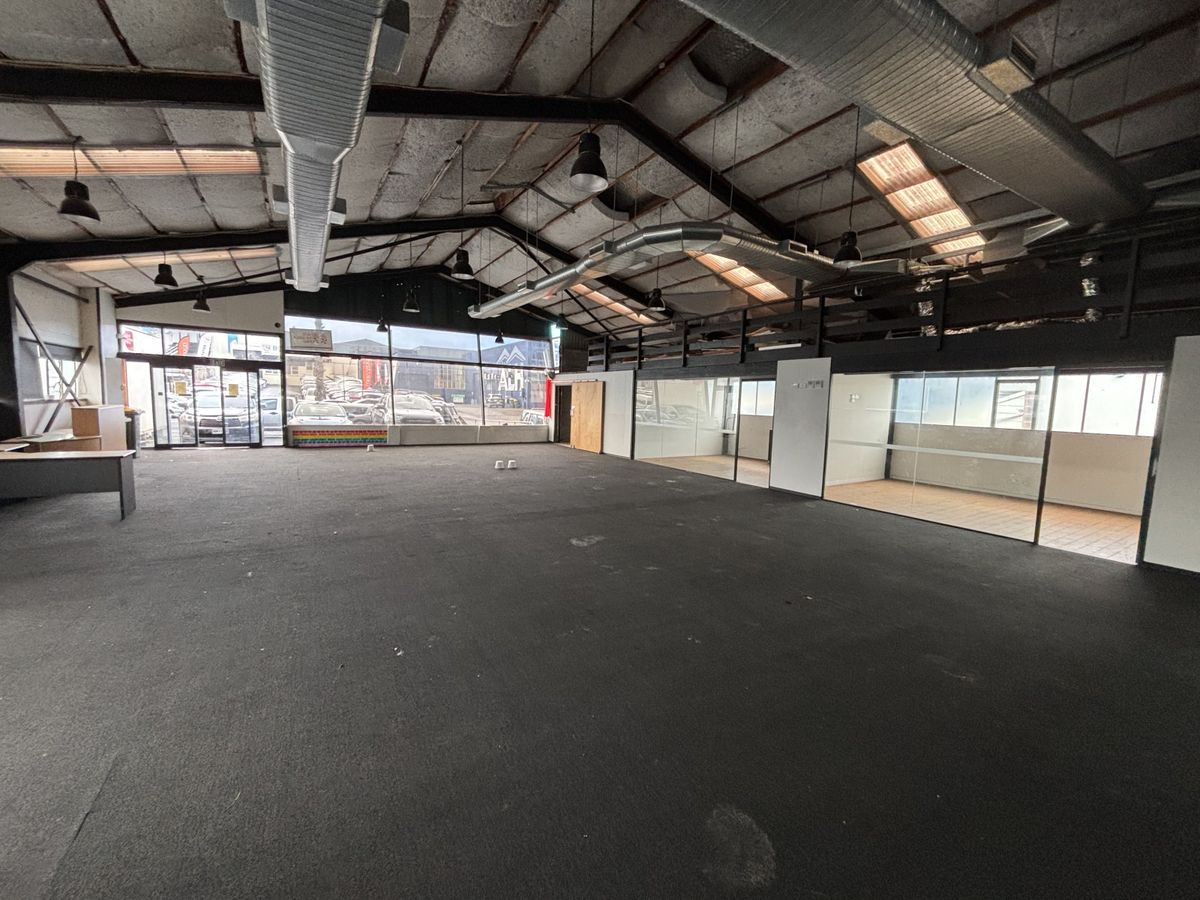 Road front on Great South Road – 410sqm - Mehr