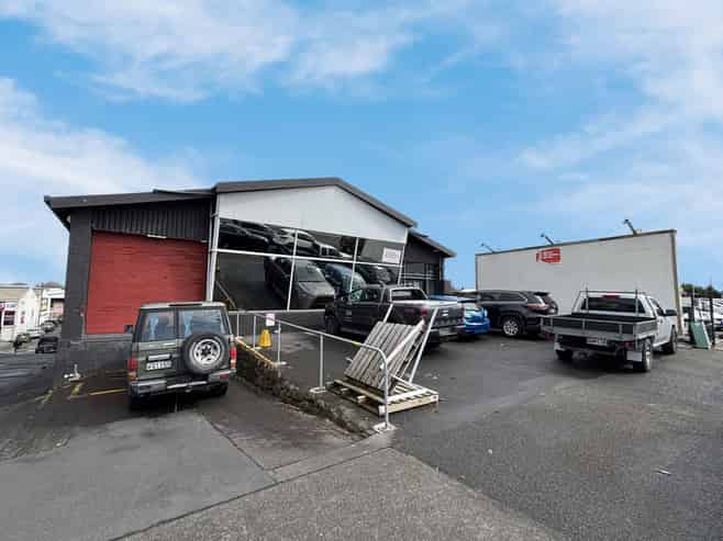 Road front on Great South Road – 410sqm