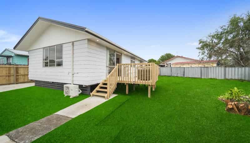 1/12 Kennington Drive, Clendon Park
