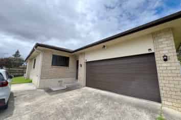 196 Robertson Road , Mangere East