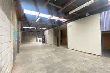 Warehouse Next to Bunnings Lyall Bay 