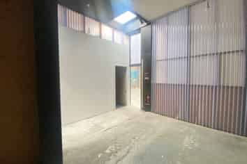 Warehouse Next to Bunnings Lyall Bay 