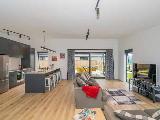 15 Palm Drive, Whitianga