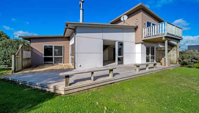 17 Elizabeth Grove, Stratford