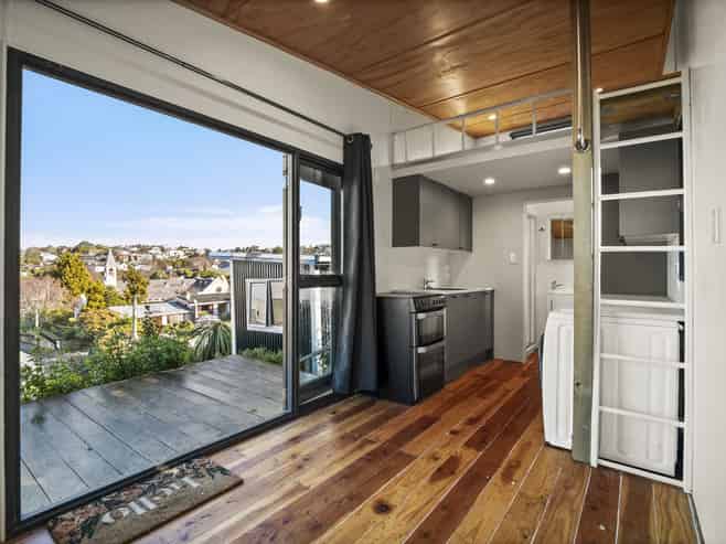 2 Iona Street, Mornington
