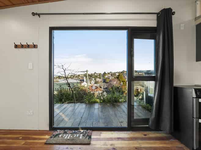 2 Iona Street, Mornington