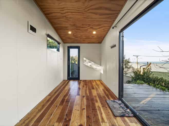 2 Iona Street, Mornington