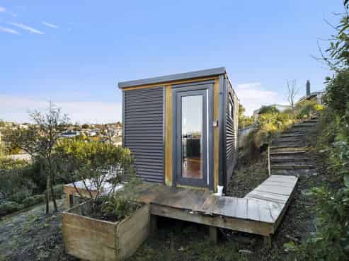2 Iona Street, Mornington