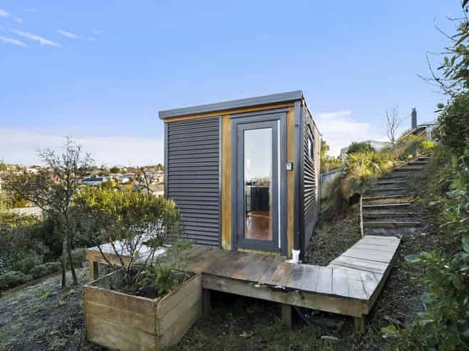 2 Iona Street, Mornington