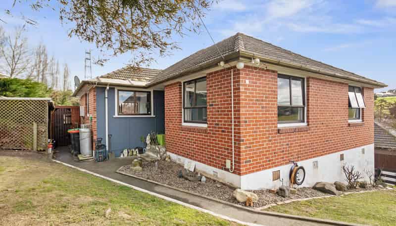 70 Old North Road, Marchwiel
