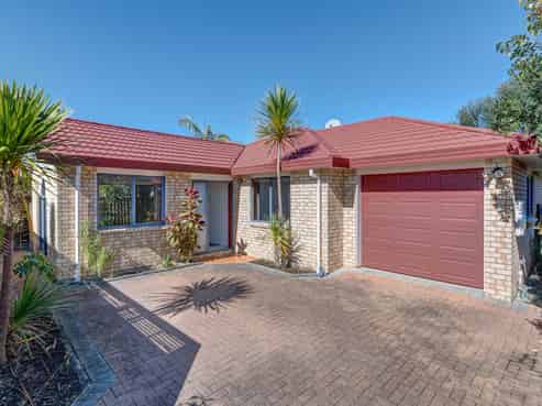 22 Red Hibiscus Road, Stanmore Bay