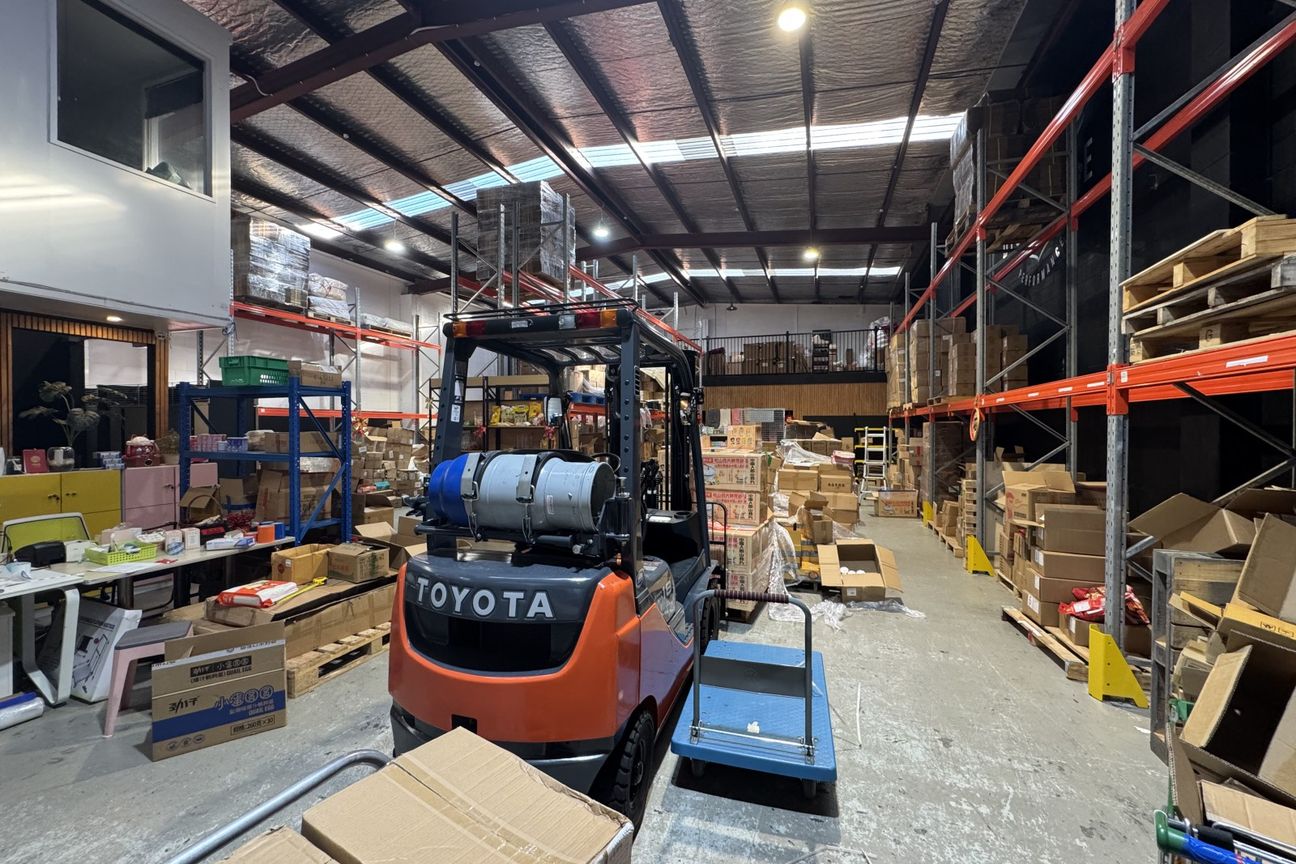 Prime 472sqm Industrial Unit - View 5
