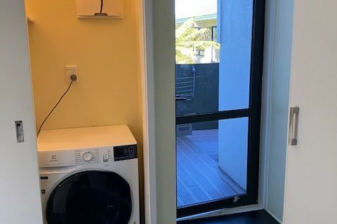 Self-contained unit - Więcej