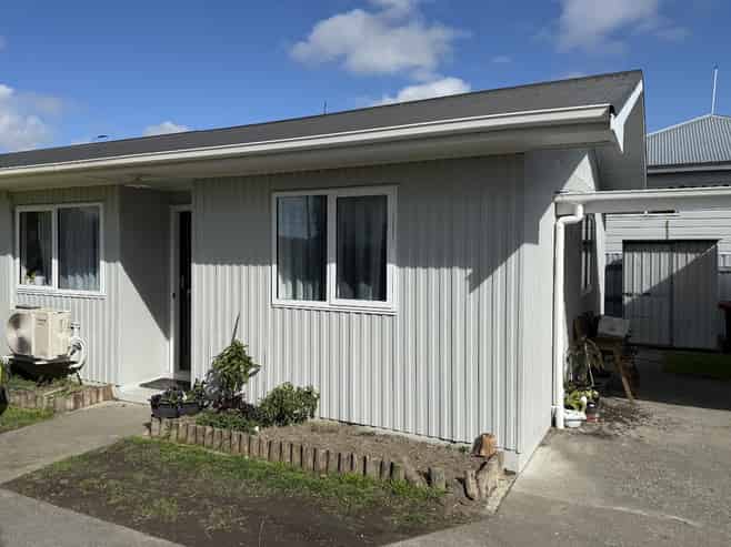2/1312 Karamu Road North, Mayfair