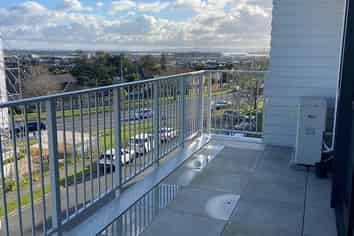 37A/132 Stancombe Road, Flat Bush