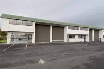 628SQM Warehouse/Office + Multiple Roller Doors
