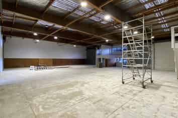 628SQM Warehouse/Office + Multiple Roller Doors