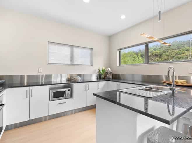 90 Kaipatiki Road, Glenfield