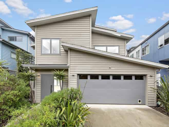 90 Kaipatiki Road, Glenfield