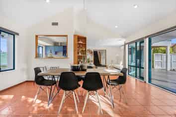 13 West Ridge Drive, Western Heights