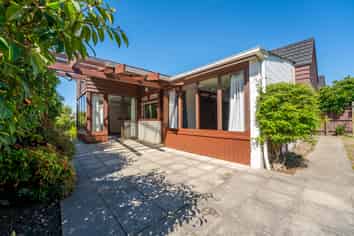 2/4 Beverley Hill, Maori Hill
