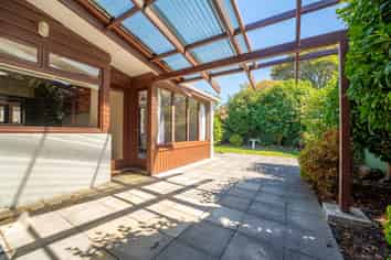 2/4 Beverley Hill, Maori Hill
