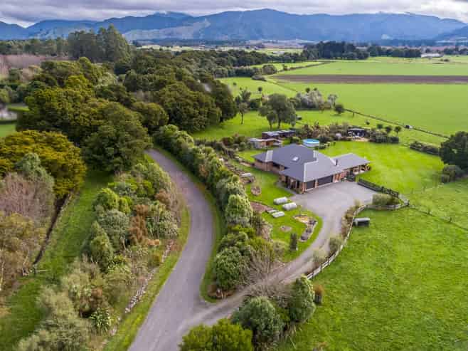 64 Montys Lane, Greytown