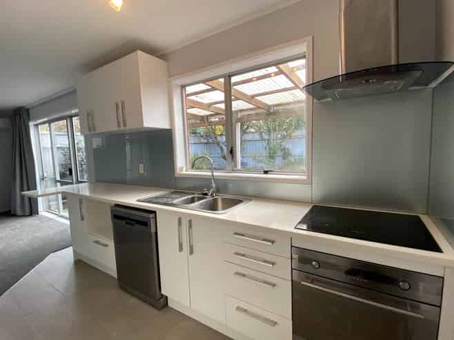 2/185 Church Street, Onehunga