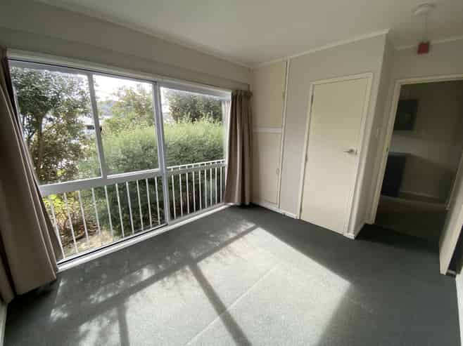 4/1356 High Street, Taita