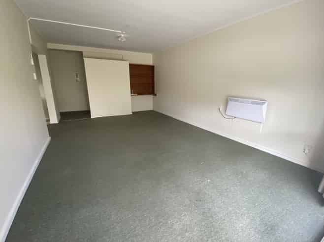 4/1356 High Street, Taita