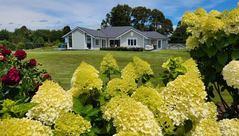 1199 Egmont Road, Egmont Village