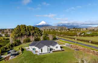 1199 Egmont Road, Egmont Village