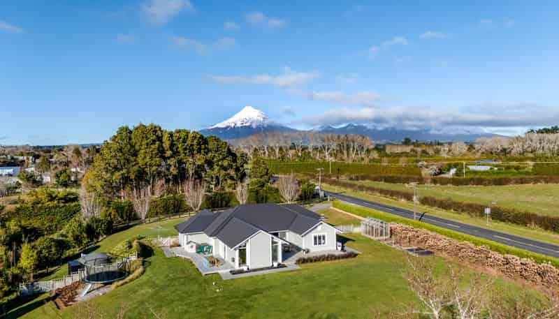 1199 Egmont Road, Egmont Village