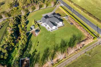 1199 Egmont Road, Egmont Village