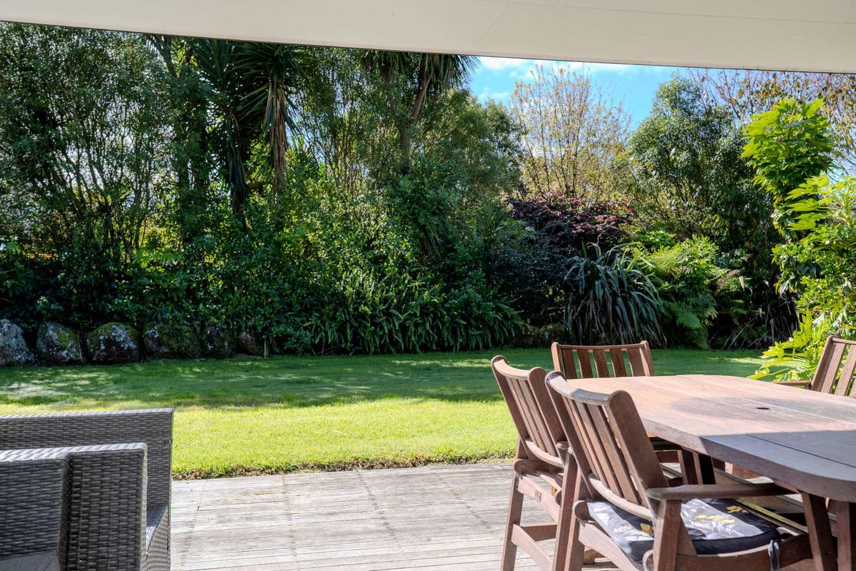 A PROPERTY PACKED WITH POTENTIAL - Aanzicht 3