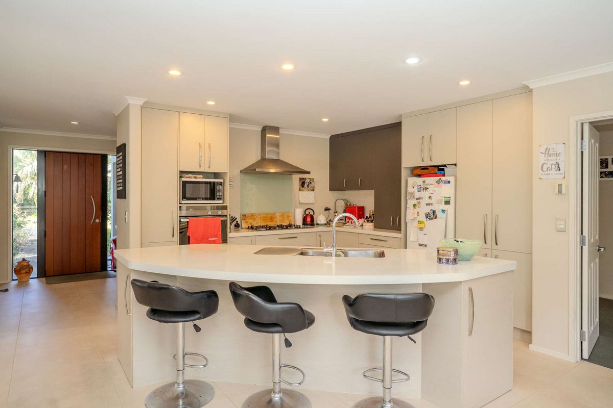 A PROPERTY PACKED WITH POTENTIAL - Aanzicht 2