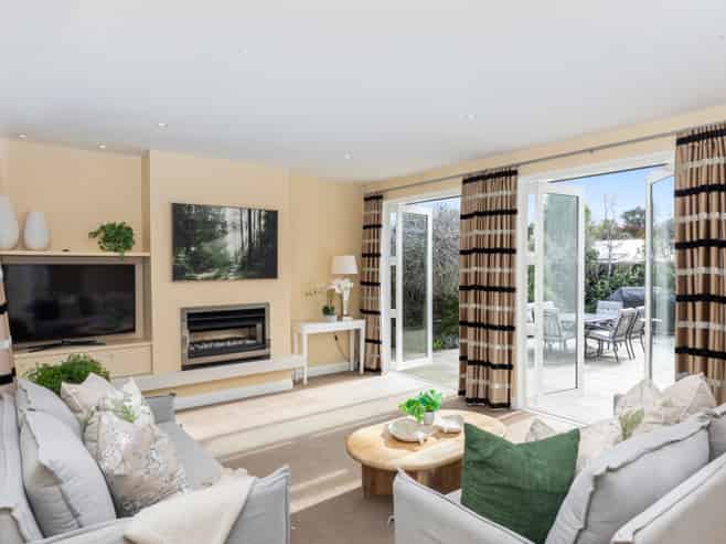 16 Worsleys Road, Cracroft